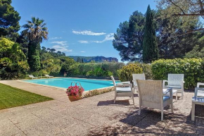 House surrounded by nature with pool in Cassis